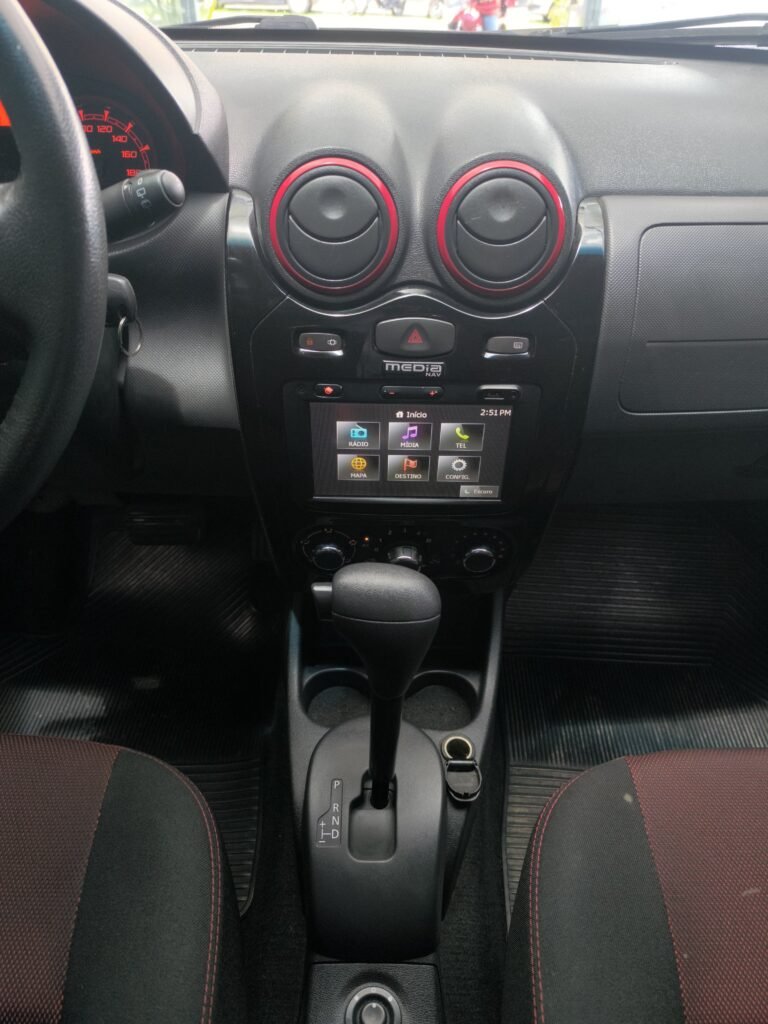 Sandero Stepway 1.6 automático 2014 seminovo em Goiânia