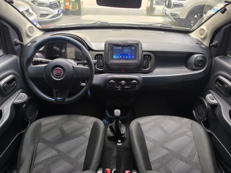 Fiat Mobi Easy 1.0 2017 hatch seminovo em Goiânia