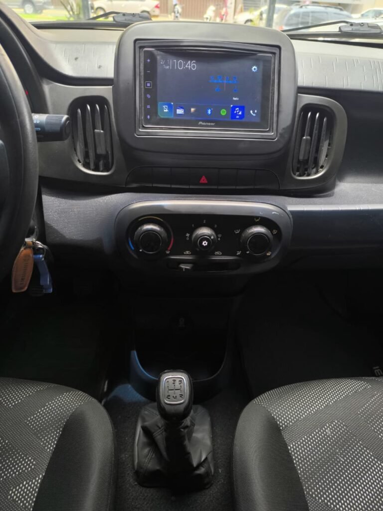 Fiat Mobi Easy 1.0 2017 hatch seminovo em Goiânia