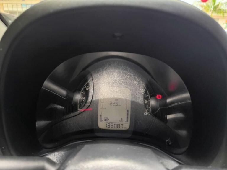 Fiat Mobi Easy 1.0 2017 hatch seminovo em Goiânia