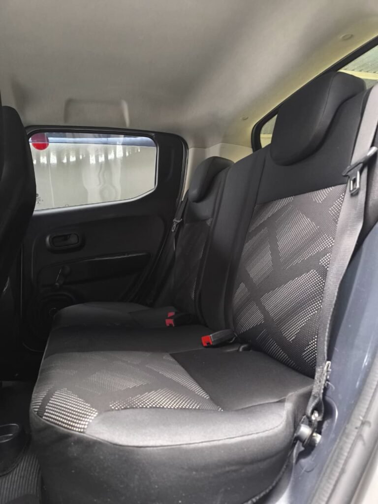 Fiat Mobi Easy 1.0 2017 hatch seminovo em Goiânia