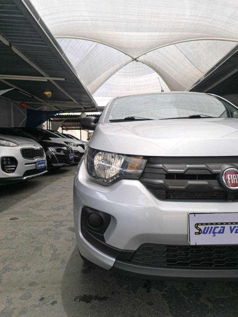 Fiat Mobi Easy 1.0 2017 hatch seminovo em Goiânia