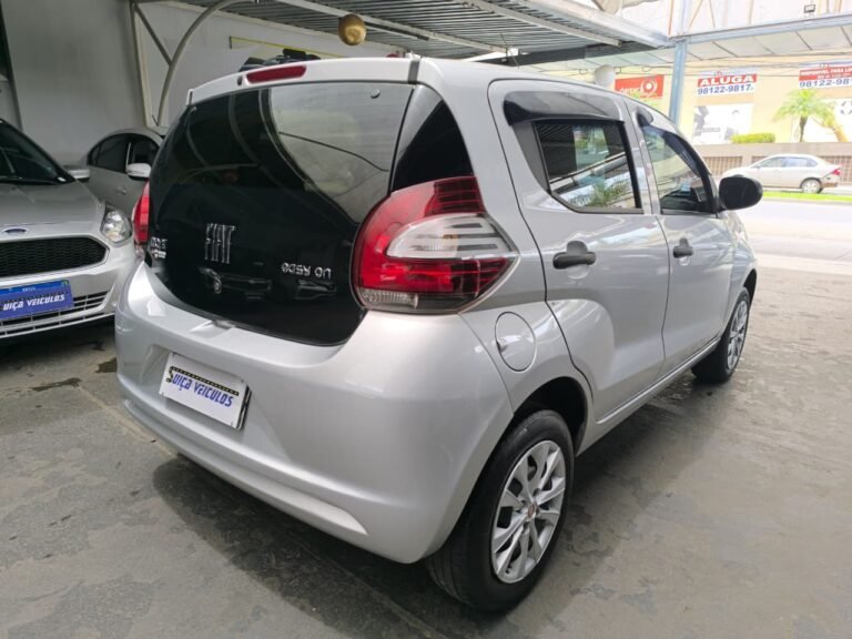 Fiat Mobi Easy 1.0 2017 hatch seminovo em Goiânia